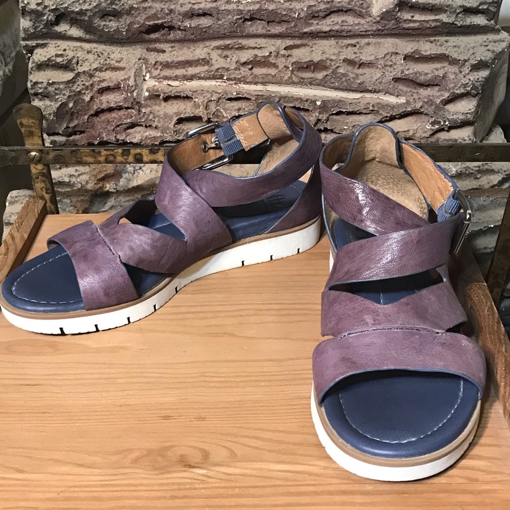 Sofft Mirabelle leather gladiator strappy sandals purple size 6